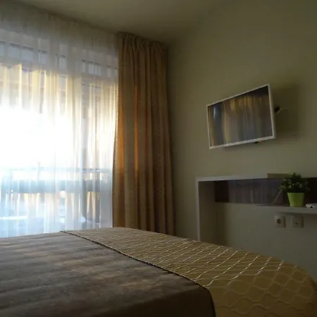 13 Apartment *