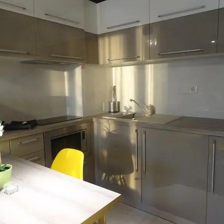 13 Apartment *